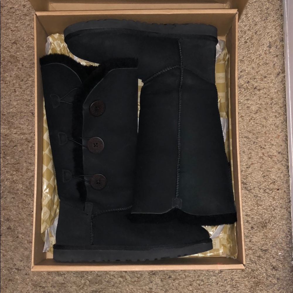 UGG boots w/ Bailey Button Triplet